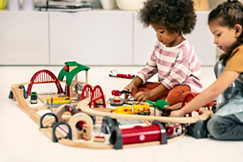 BRIO World 33052 Deluxe Railway Set | Wooden Toy Train Set for Kids Age 3 and Up, Green