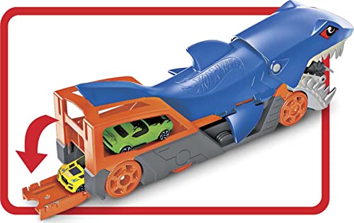 Hot Wheels Toy Car Shark Chomp Transporter and 1:64 Scale Car, Connects to Hot Wheels Track and Stores 5 Scale Vehicles