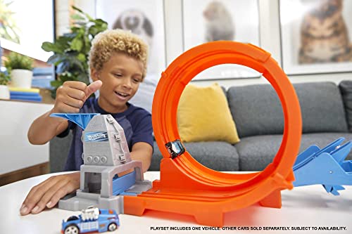 Hot Wheels Toy Car Track Set Loop Stunt Champion, Dual-Track Loop with Dual-Launcher, Includes 1:64 Scale Toy Car