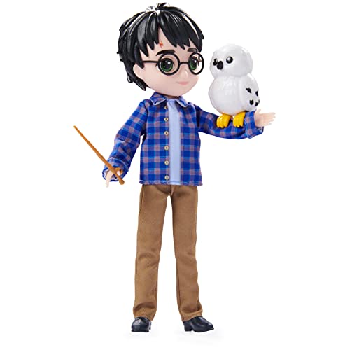Wizarding World Harry Potter, 8-inch Harry Potter Doll Gift Set with Invisibility Cloak and 5 Doll Accessories, Kids Toys for Ages 6 and up