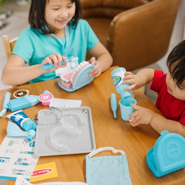 Melissa and Doug Super Smile Dentist Kit With Pretend Play Set of Teeth And Dental Accessories (25 Toy Pieces)