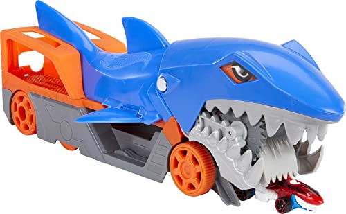 Hot Wheels Toy Car Shark Chomp Transporter and 1:64 Scale Car, Connects to Hot Wheels Track and Stores 5 Scale Vehicles