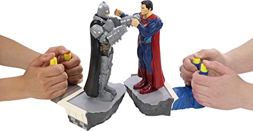 Mattel Games Batman Vs. Superman Rock 'Em Sock 'Em Robots 2-Player Kids Game, Fighting Robots Action Game [Amazon Exclusive]