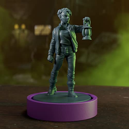 Hasbro Gaming Avalon Hill Betrayal at The House on The Hill 3rd Edition Cooperative Board Game, Ages 12 and Up, 3-6 Players, 50 Chilling Scenarios