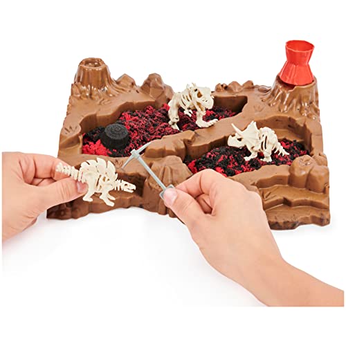 Kinetic Sand, Dino Dig Playset with 10 Hidden Dinosaur Bones, Play Sand Sensory Toys for Kids Aged 6 and up