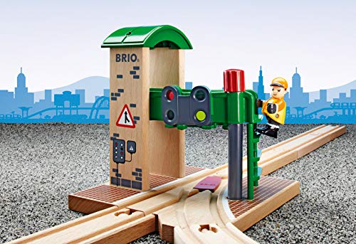 Brio World 33674 - Signal Station - 2 Piece Wooden Toy Train Accessory for Kids Age 3 and Up