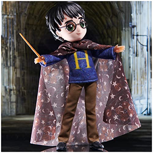 Wizarding World Harry Potter, 8-inch Harry Potter Doll Gift Set with Invisibility Cloak and 5 Doll Accessories, Kids Toys for Ages 6 and up