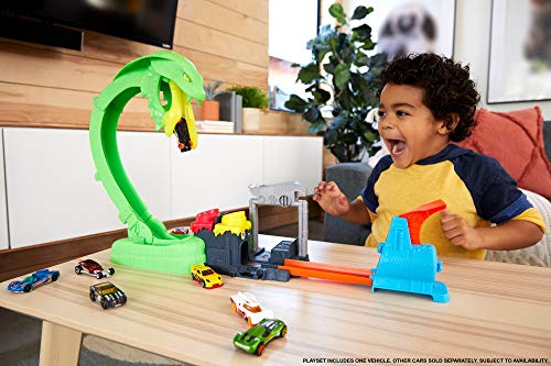 Hot Wheels Toxic Snake Strike Challenge Play Set with Slime for Kids 5 Years Old and Up, Includes One 1:64 Scale Vehicle, Connects to Other Sets, Single Or Multicar Play
