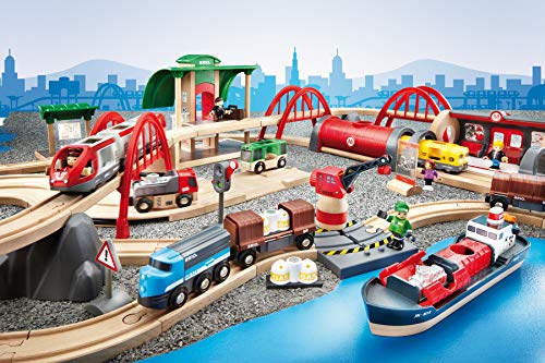 BRIO World 33052 Deluxe Railway Set | Wooden Toy Train Set for Kids Age 3 and Up, Green